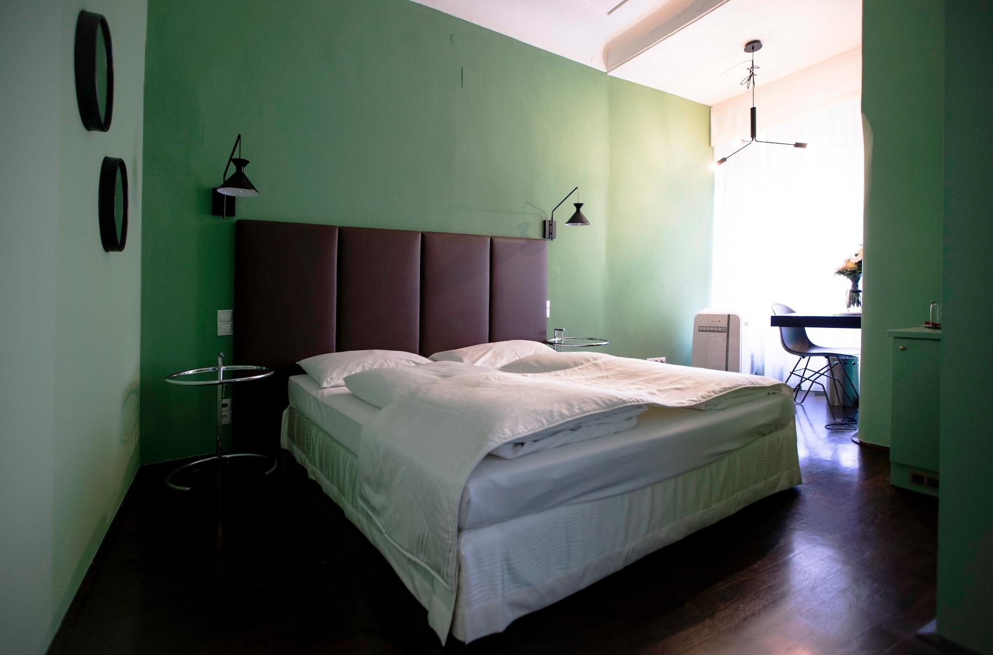 Boutique Hotel Dom - Rooms & Suites Грац Экстерьер фото