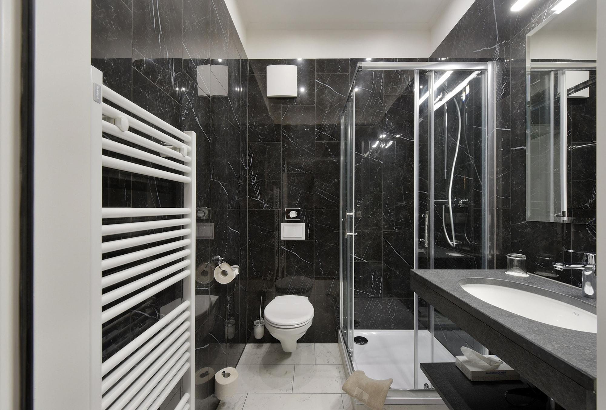 Boutique Hotel Dom - Rooms & Suites Грац Экстерьер фото