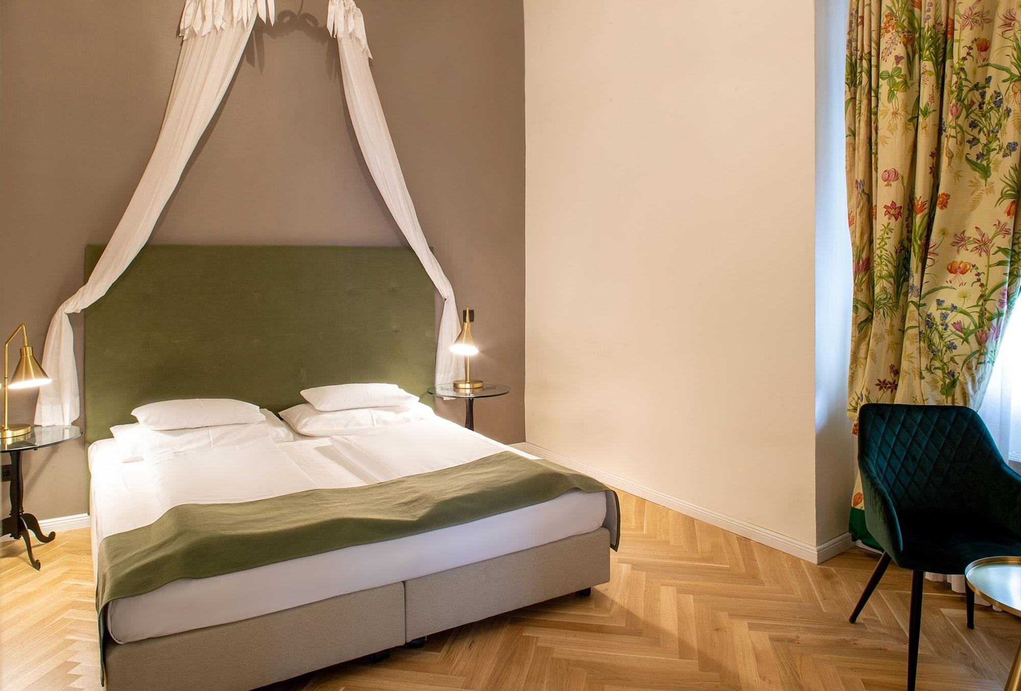 Boutique Hotel Dom - Rooms & Suites Грац Экстерьер фото