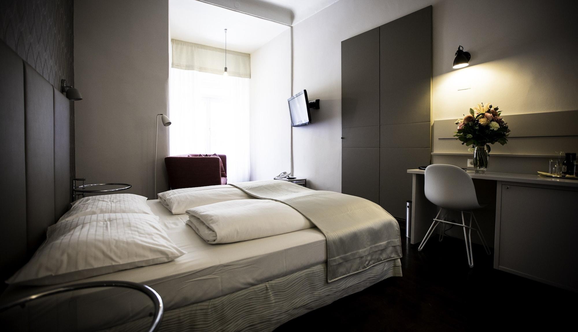 Boutique Hotel Dom - Rooms & Suites Грац Экстерьер фото