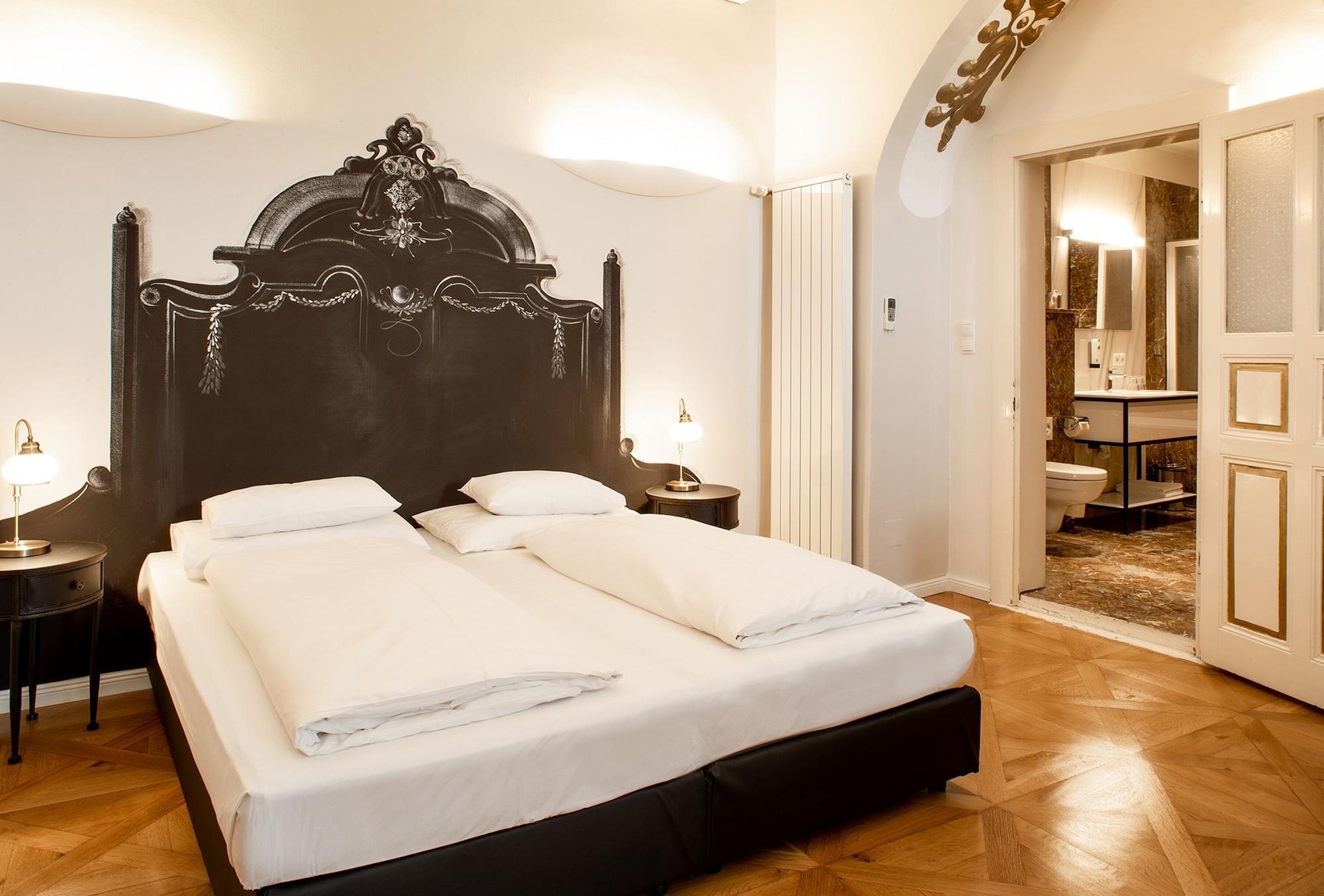 Boutique Hotel Dom - Rooms & Suites Грац Экстерьер фото