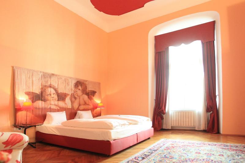 Boutique Hotel Dom - Rooms & Suites Грац Экстерьер фото