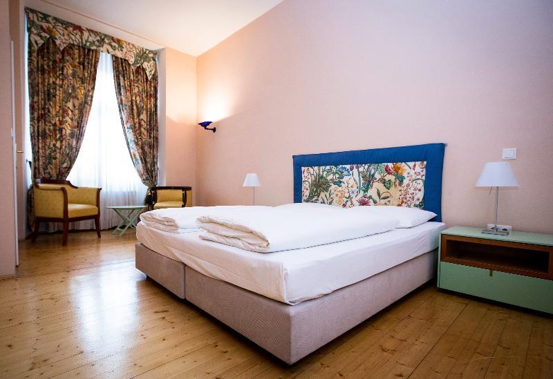 Boutique Hotel Dom - Rooms & Suites Грац Экстерьер фото