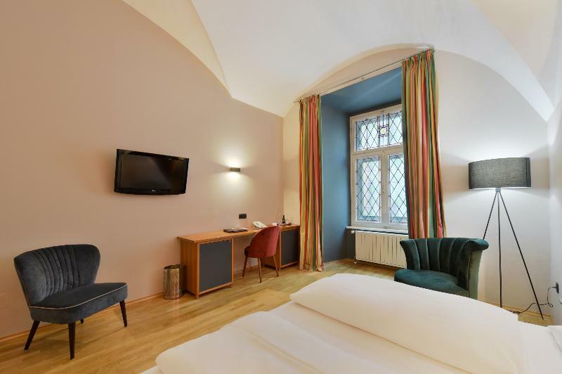 Boutique Hotel Dom - Rooms & Suites Грац Экстерьер фото